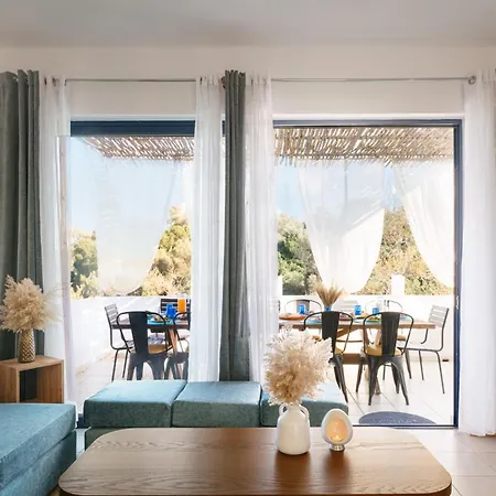 Lira Pure Serenity & Sea Views 3br