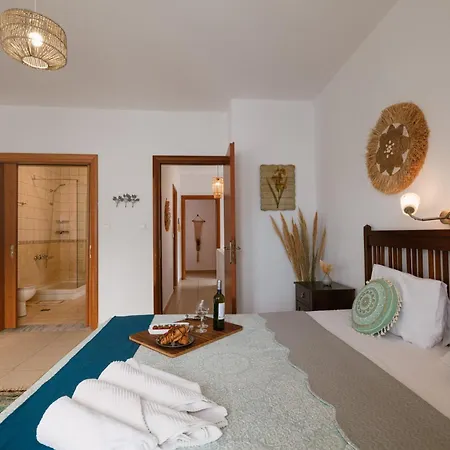 Lira Pure Serenity & Sea Views 3br